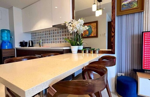 Maribago Condo | Kate & Keith's Place Deluxe Studio Suite at Tambuli Seaside Resort & Spa