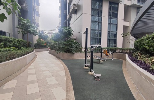 Pinagsama Condo | King Size bed #TheWhiteHome BGC/Mc Kinley - Self Checkin