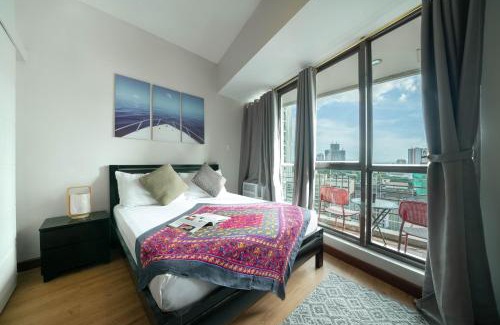 Legazpi Village Apartment | KL Tower Makati Apartments by PH Staycation