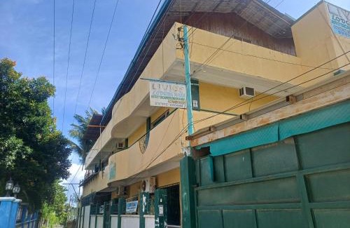 Puerto Galera Hotel | Livio's loading house