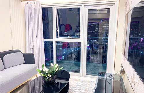 Paranaque Apartment | Luxurious 1-bedroom apartment near Okada Manila and Mall of Asia