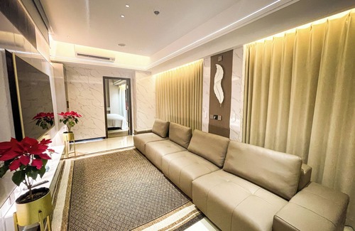 Tambo Apartment | Luxurious 4-bedroom with Sunset & Pool View across Okada Manila Bay near Airport