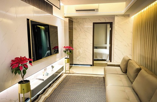 Tambo Apartment | Luxurious 4-bedroom with Sunset & Pool View across Okada Manila Bay near Airport