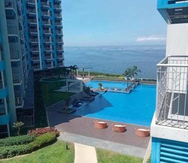 Tambo Apartment | Luxury 3BR near Solaire, Airport II Infinity Pool