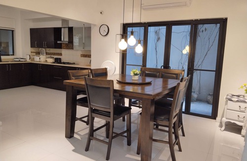 Las Pinas Villa | Luxury Music Garden Villa Near T1 Airport Free Transport