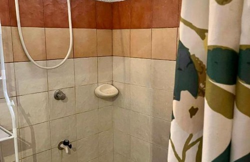 Marikina House | MARIKINA 32 sqm Studio for Transients w WiFi 40 inch TV Parking