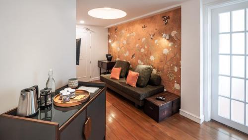 Bagong Lipunan Ng Crame House | MIRANAMIN NEST Elegant Home in MiraNila Heritage Compound, Pet Friendly, with Rooftop, Kitchens - Perfect for Reunions, Team Building
