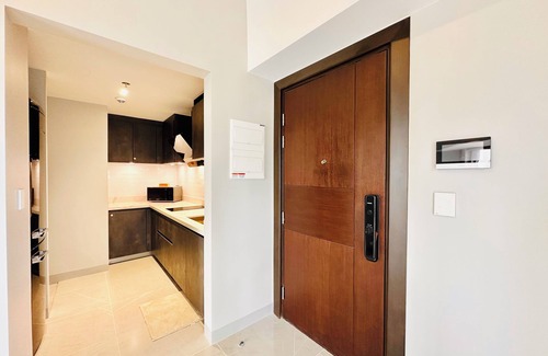 Katuparan Condo | Modern 1BR Edge w/Washer & Balcony in Uptown BGC