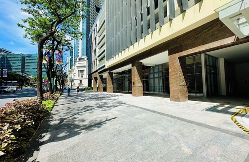 Katuparan Condo | Modern 1BR Edge w/Washer & Balcony in Uptown BGC