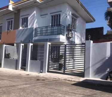 Silang Apartment | Modern Cozy 3BR Near Air-conditioned & Free Parking