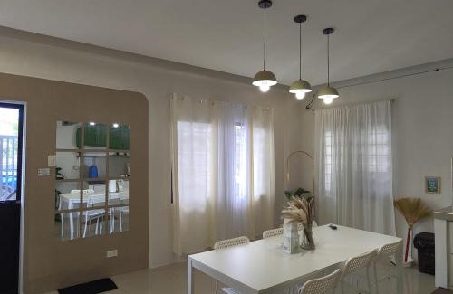 Balibago House | Modern Home in Pampanga with Parking - near SM Clark & Clark International Airport