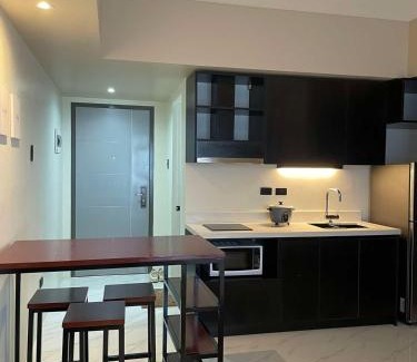 Bakilid Apartment | Modern Room 4 AS Fortuna Mandaue