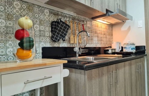 Pasay Condo | Modernistic flat along Roxas Blvd |Fast net|Netflx