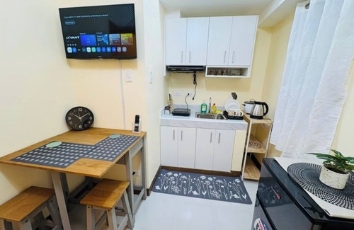 Barangay 32 Apartment | New Bachelor's Pad across Ateneo Uni with free fast Wi-fi, AC room, hot shower