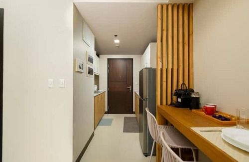 Taguig Condo | New & Modern Uptown BGC 1BR 4pax