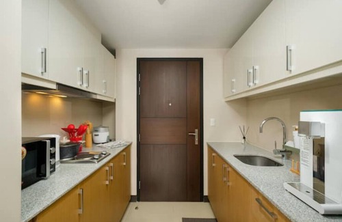 Taguig Condo | New & Modern Uptown BGC 1BR 4pax