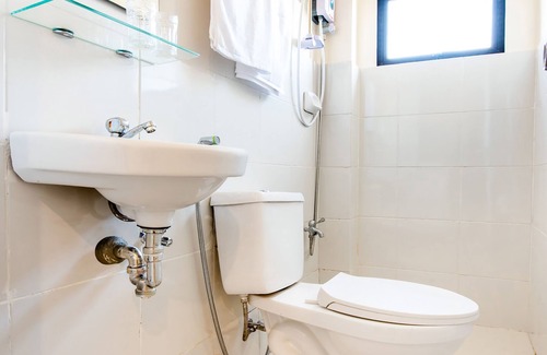 Sampaloc Hotel | OYO 490 V-cat Apartelle