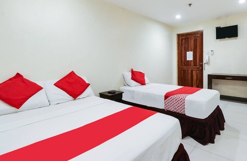 Bakilid Hotel | OYO 898 Berts Condotel