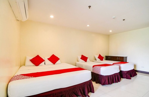 Bakilid Hotel | OYO 898 Berts Condotel