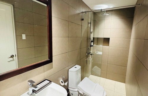 Ermita Night District Hotel | Pearl Lane Hotel