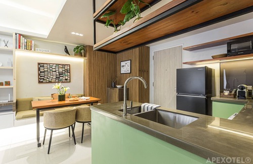 Mandaue Apartment | Chic 2-Bedroom Urban Retreat Mountain and City Views at Mandani Bay Suites Cebu