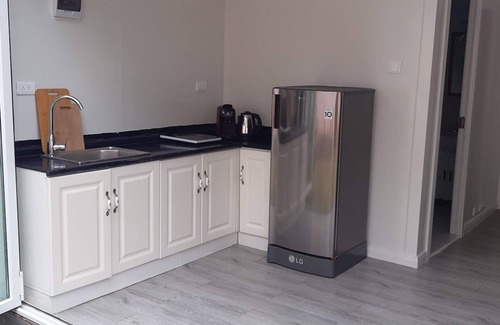Looc House | Private 2 bedroom house with garden, free wifi