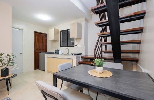 Cebu House | Private 3BR Townhome with WiFi, Washer and Free Parking in Central Cebu City