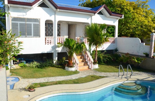 Oslob Resort | Private room ∙ 3 guests