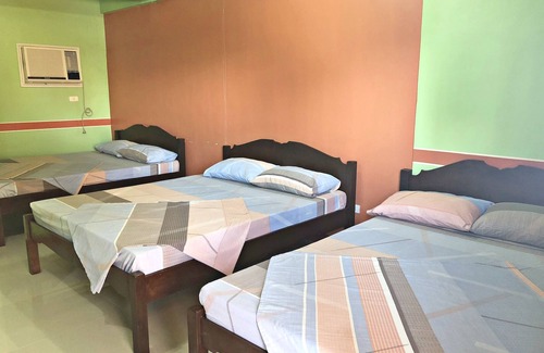 Puerto Galera Hotel | Queen of Isle Restaurant and Cottages
