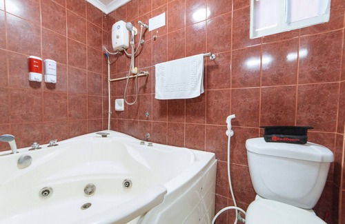 Balibago House | RedDoorz @ Clarkview 21st Street Angeles City