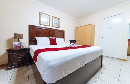 Balibago House | RedDoorz @ Clarkview 21st Street Angeles City