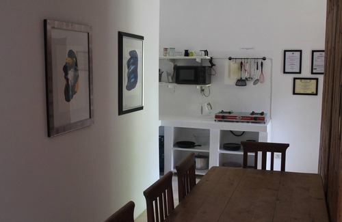Manoc-Manoc House | Roger's Place Gay Guesthouse - Caters to Gay Men