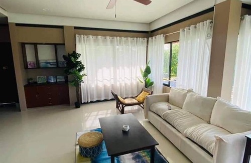 Dauis House | Seaheart Guesthouse