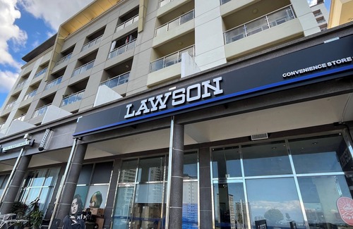 Clark Freeport Condo | Spacious Room + King Bed Size w/Full Kitchen & Full size Bathroom