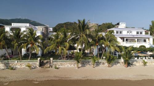 Puerto Galera House | Squares Beachside Apartments