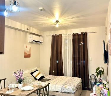 Lapu-Lapu Apartment | Studio Retreat with Balcony and Pool