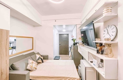 Cagayan de Oro Condo | Stylish and Cozy Room at TheLoop Tower-25th Floor