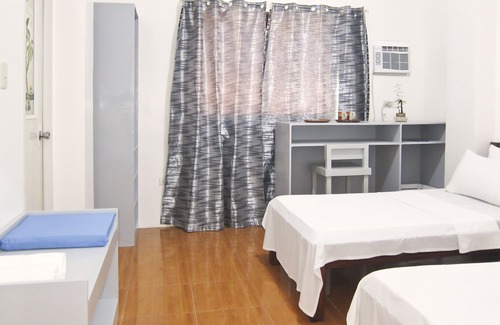 Santa Fe Bed & Breakfast | SYKE's Apartment - Twin Room | Bantayan Island | Santa Fe