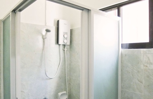 Santa Fe Bed & Breakfast | SYKE's Apartment - Twin Room | Bantayan Island | Santa Fe