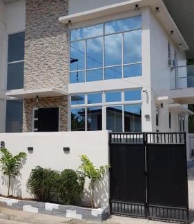 Calumpit House | The WhiteHouse Inn