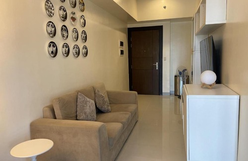 Taguig Apartment | Uptown Parksuites Apartments Tower 1 BGC by PH Staycation