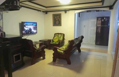 Trece Martires House | Vacation Home by Rowena Sacarez