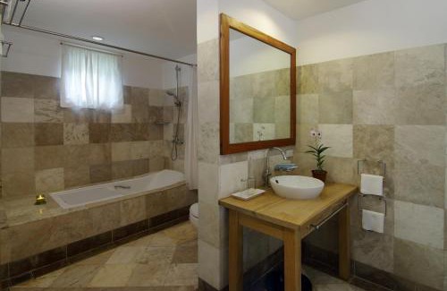 Dauin Hotel | Villa in Blue