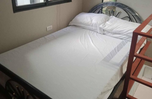 Zamboanga House | 1 Bed House - Sleeps 2 - Parking - Wifi