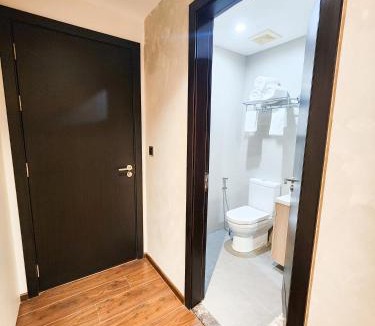 Poblacion District Hotel | 1 Bedroom Apartment in Aeon Towers I City Views I Free Wi-fi, Gym and Pool