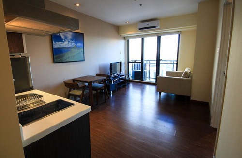 Downtown Apartment | 1-Bedroom Apt Unit @ Knightsbridge 4018