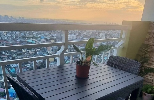 A. Bonifacio Condo | 1 Bedroom Condo in Quezon CIty with Beautiful Skyline View