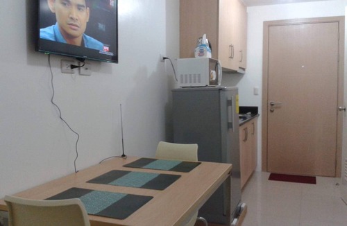 Barangka Ilaya Apartment | 1 Bedroom Condo Unit with Balcony