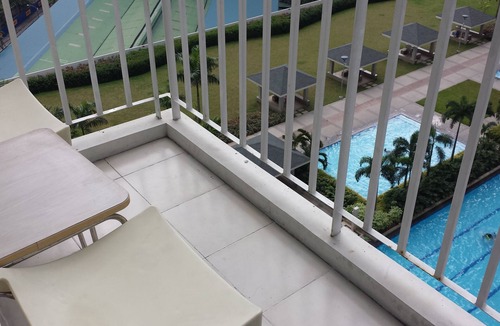 Barangka Ilaya Apartment | 1 Bedroom Condo Unit with Balcony