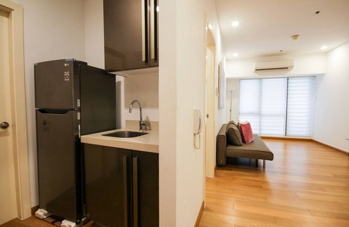 Downtown Apartment | 1-Bedroom Deluxe in Makati @ Milano 1603